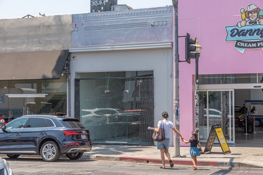 More Photos Of 431 N Fairfax Ave, Los Angeles Storefront For Lease