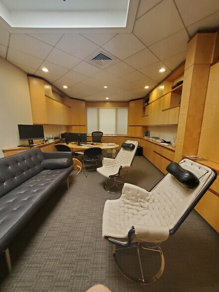 More Photos Of 235 E 58th St, New York Storefront Retail Residential For Sale