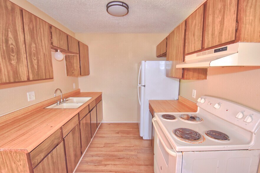 More Photos Of 303-511 E Reagan Rd, Beeville Multifamily For Sale