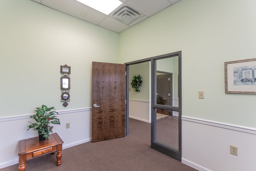 More Photos Of 1143 Oak Ridge Tpke, Oak Ridge Restaurant For Sale