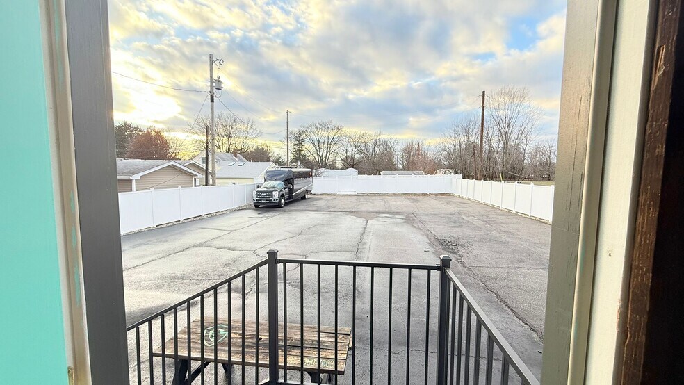 More Photos Of 180 N US 31, New Whiteland Loft Creative Space For Lease