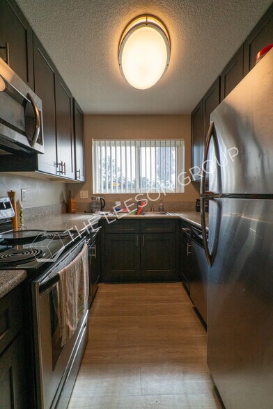 More Photos Of 1010 Clearbrook Ln, Vista Apartments For Sale