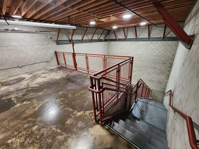 More Photos Of 334-336 W 33rd St, Los Angeles Industrial For Sale
