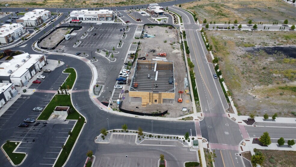 More Photos Of 634 N Mill Road, Vineyard Storefront Retail Office For Lease