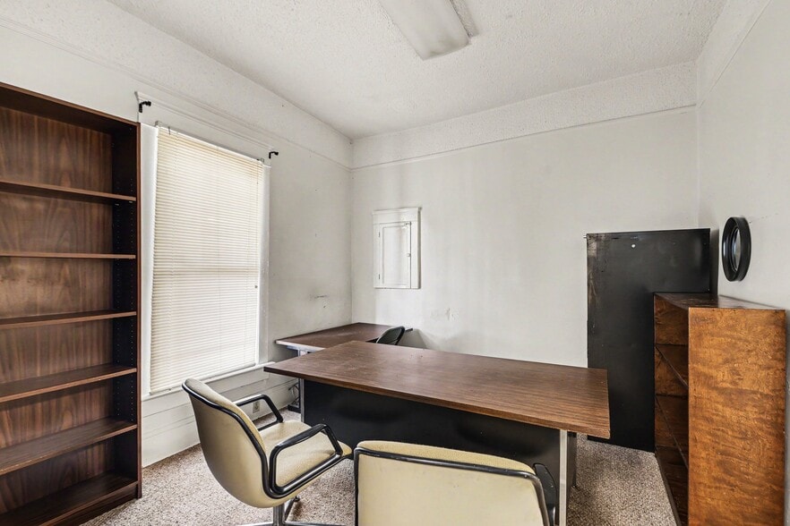 More Photos Of 8493 Campbellton St, Douglasville Office For Sale