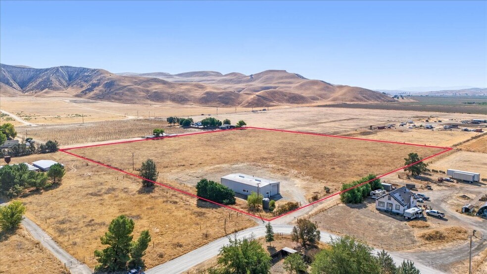 More Photos Of 485 S 8th St, Shandon Industrial For Sale