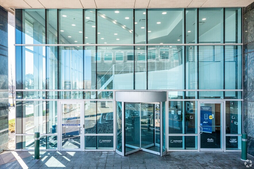 More Photos Of 100 Motor Pkwy, Hauppauge Office For Lease