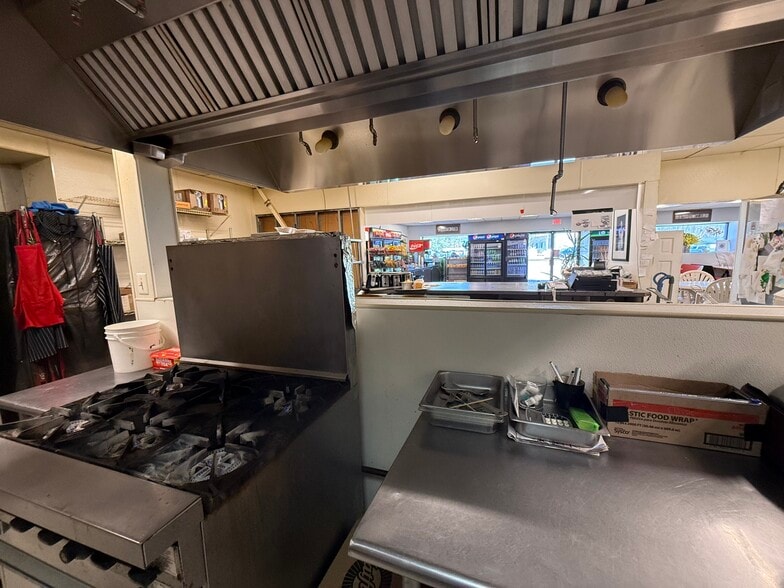 More Photos Of 619 Central Ave E, Edgewater Restaurant For Lease