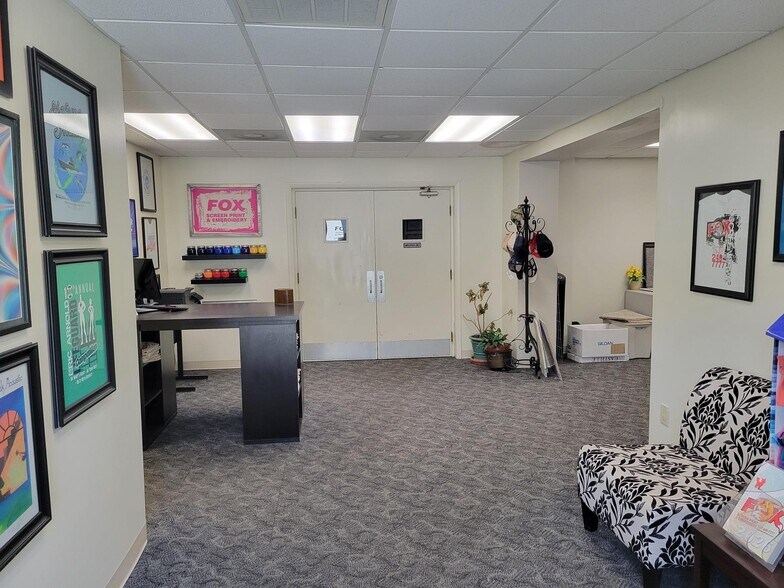 More Photos Of 499 Muller Ln, Newport News Showroom For Sale