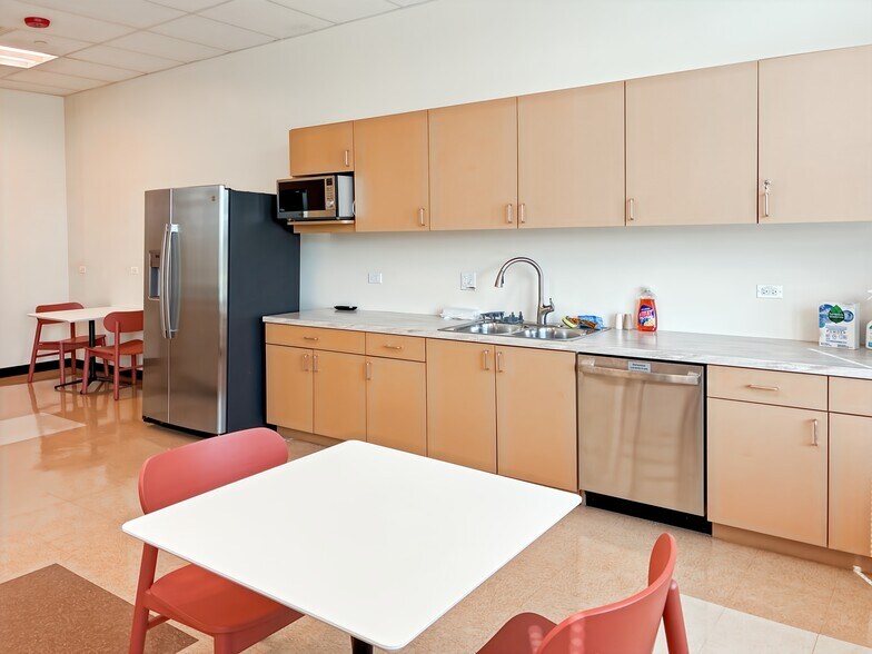 More Photos Of 5400 Prairie Stone Pkwy, Hoffman Estates Coworking Space