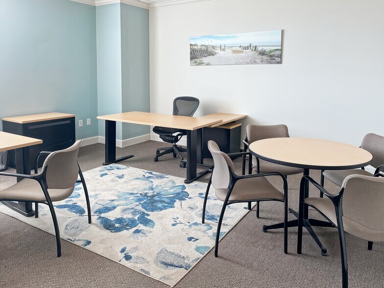 More Photos Of 1990 Main St, Sarasota Coworking Space