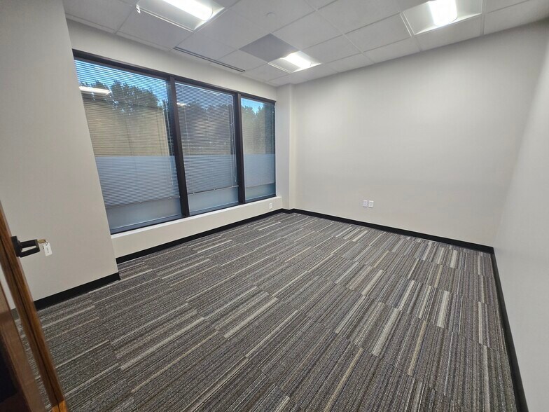 More Photos Of 7100 Northland Cir N, Brooklyn Park Office For Lease
