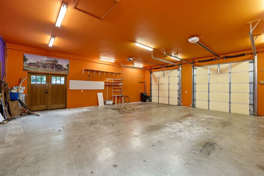 More Photos Of 1515 E Belt Line Rd, Carrollton Office Residential For Sale