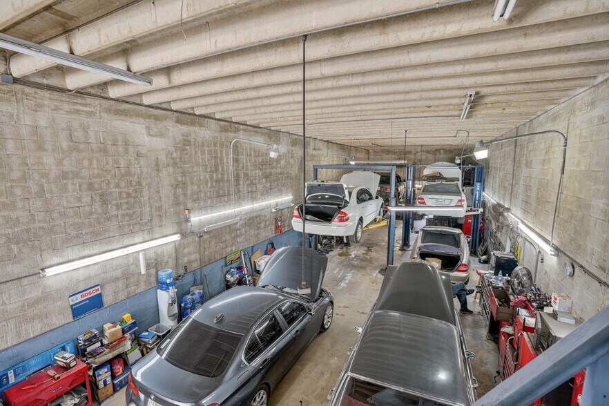 More Photos Of 3838 Shipping Ave, Miami Auto Repair For Sale
