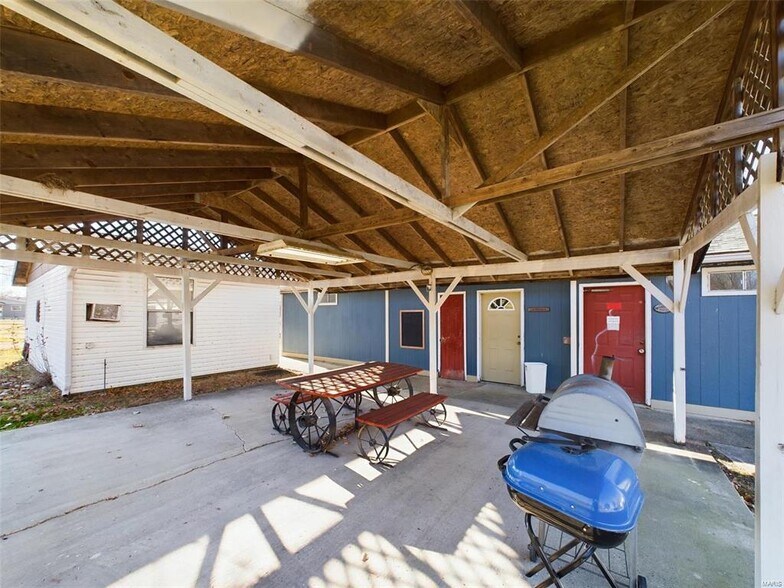 More Photos Of 26143 Spanky Ln, Waynesville Specialty For Sale