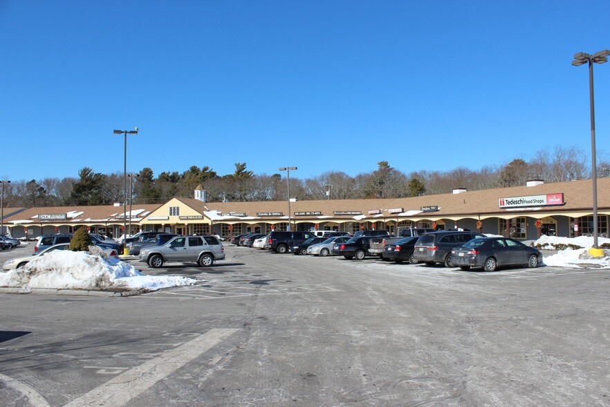 More Photos Of 1638-1662 Falmouth Rd, Centerville Storefront For Lease