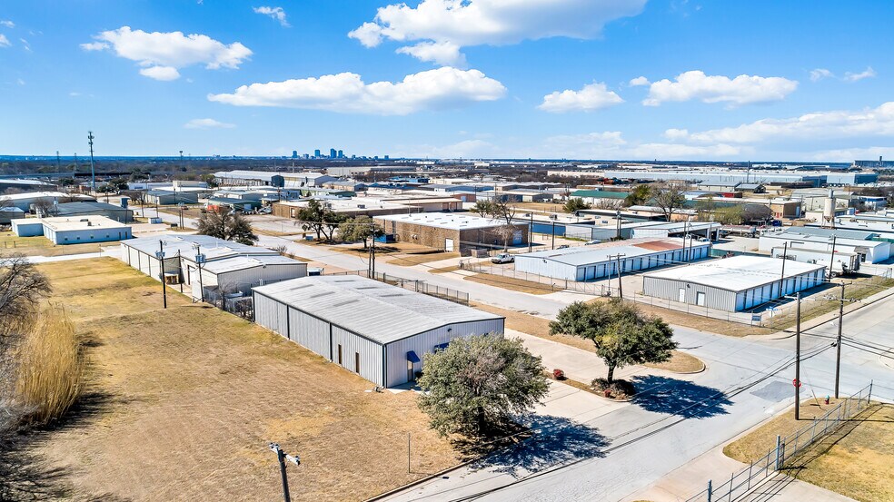 More Photos Of 4300 Garland Dr, Haltom City Warehouse For Lease