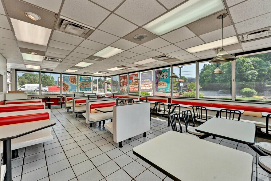 More Photos Of 2815 N Broadway St, Knoxville Fast Food For Sale