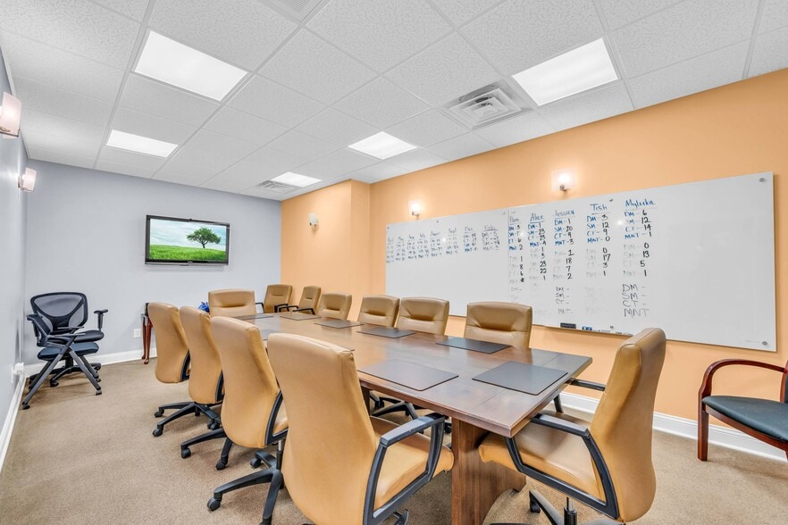 More Photos Of 24 Hartwell St, Royston Office For Sale