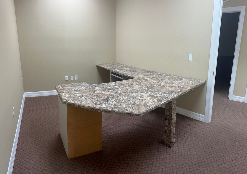 More Photos Of 6105 Deltona Blvd, Spring Hill Office For Lease