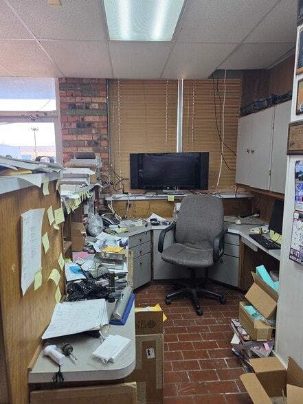 More Photos Of 104 S Rogers Rd, Irving Flex For Sale