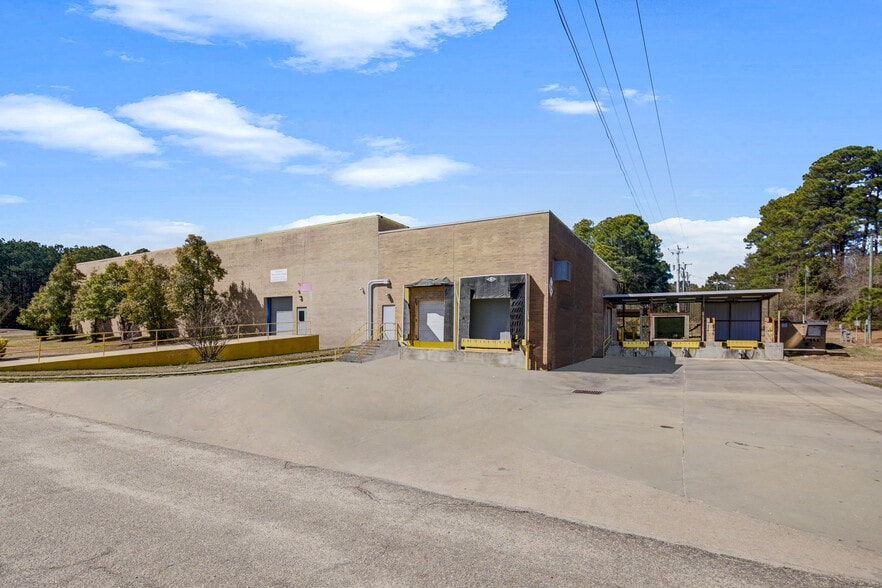 More Photos Of 3036 Gillespie St, Fayetteville Manufacturing For Lease