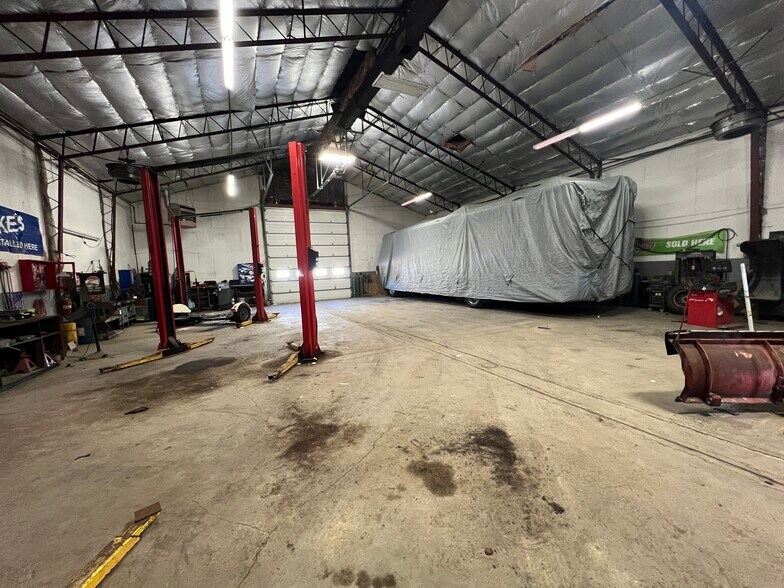 More Photos Of 410 E Chatham St, Metamora Industrial For Sale