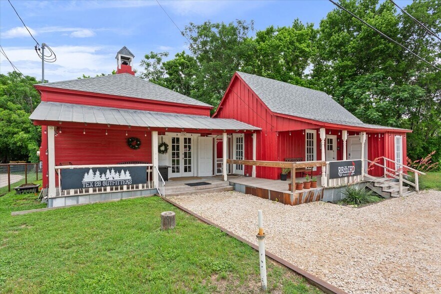 More Photos Of 112 Royal St, Salado Freestanding For Lease