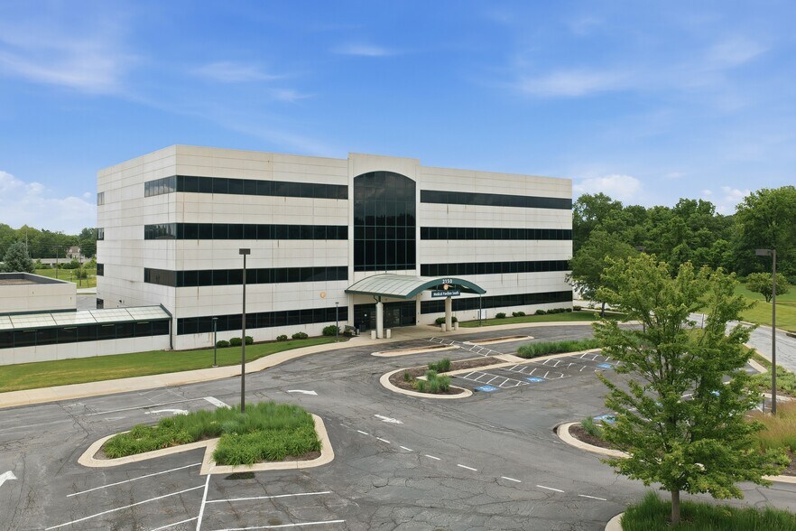 More Photos Of 2150 Gettler St, Dyer Medical For Lease