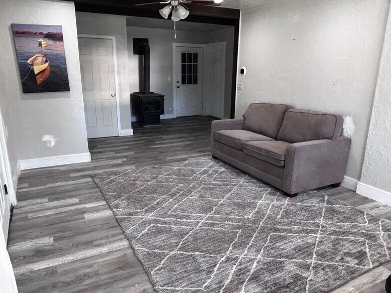 More Photos Of 305 N 3rd St, Mccall Freestanding For Sale