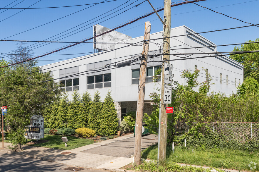 Primary Photo Of 4830 Arthur Kill Rd, Staten Island Office For Lease