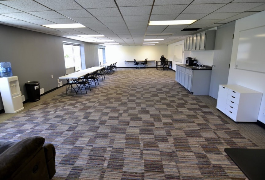 More Photos Of S22W22660 Broadway, Waukesha Office For Lease