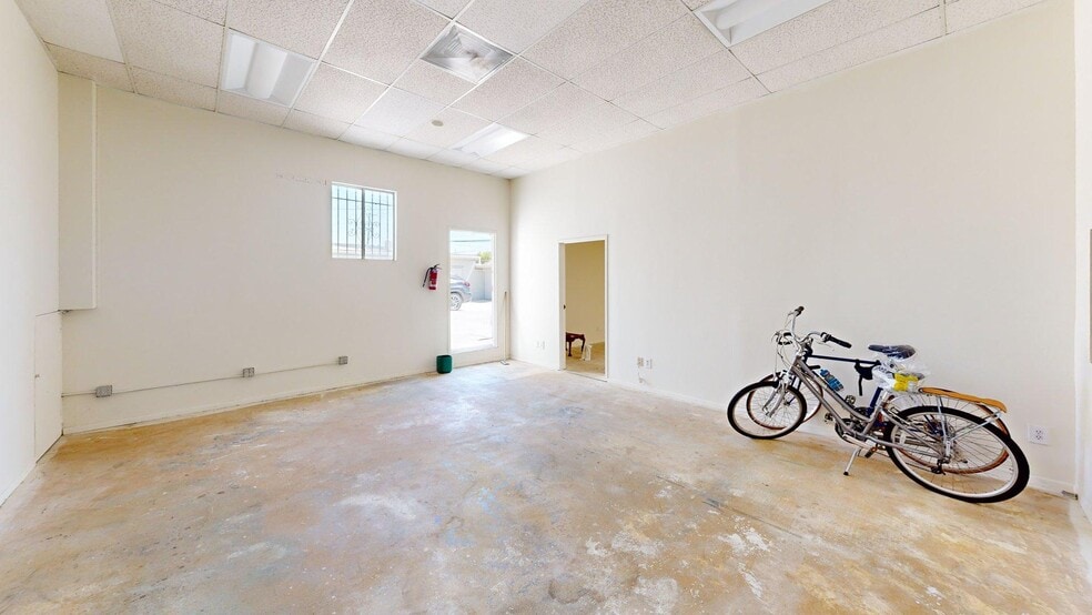 More Photos Of 2718 S Robertson Blvd, Los Angeles Service For Sale