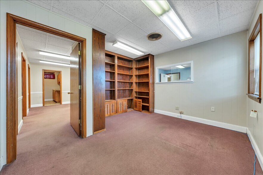 More Photos Of 356-358 Campbell Ave NW, Roanoke Office For Sale