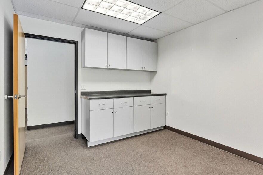 More Photos Of 114 Village Pl, Dillon Office For Sale