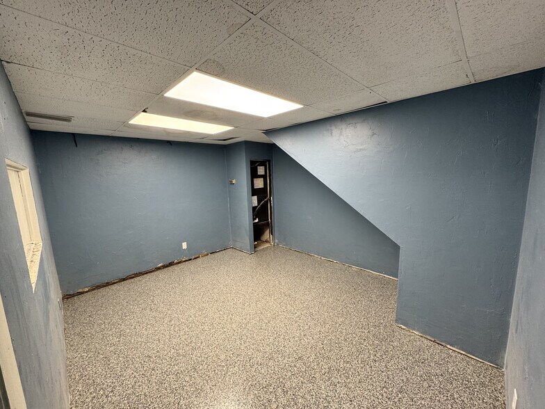 More Photos Of 515 Carswell Ave, Daytona Beach Showroom For Lease