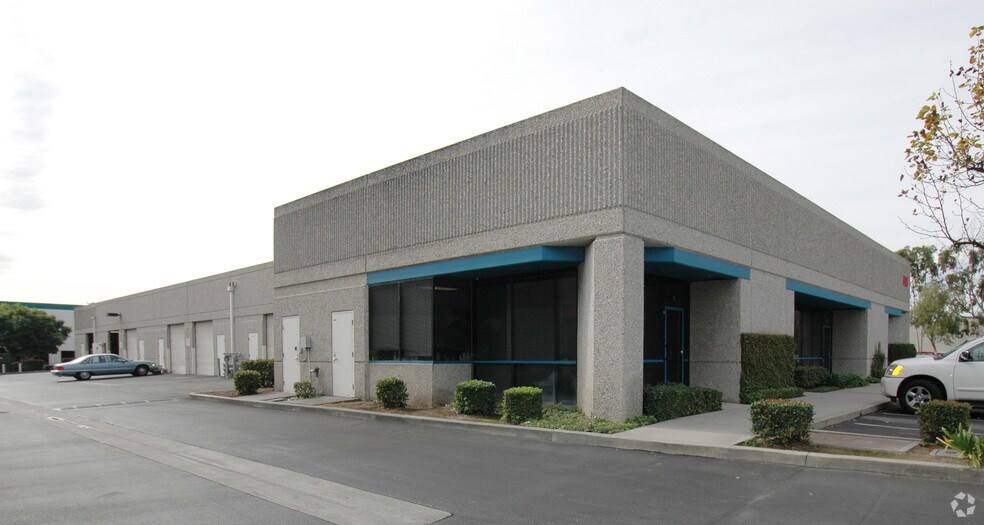 More Photos Of 5312 Irwindale Ave, Irwindale Showroom For Lease