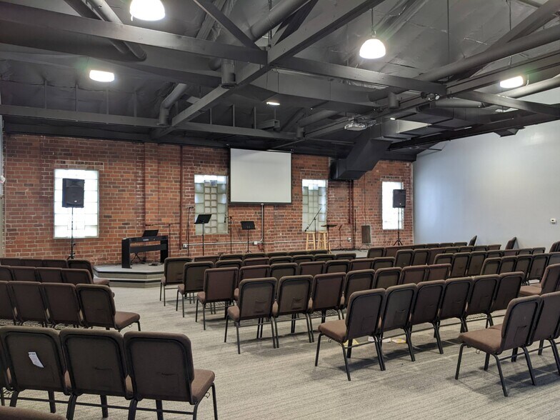 More Photos Of 130 N Main St, Dupo Loft Creative Space For Sale