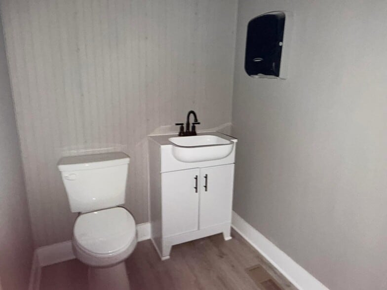 More Photos Of 359 W Shadburn Ave, Buford Freestanding For Sale