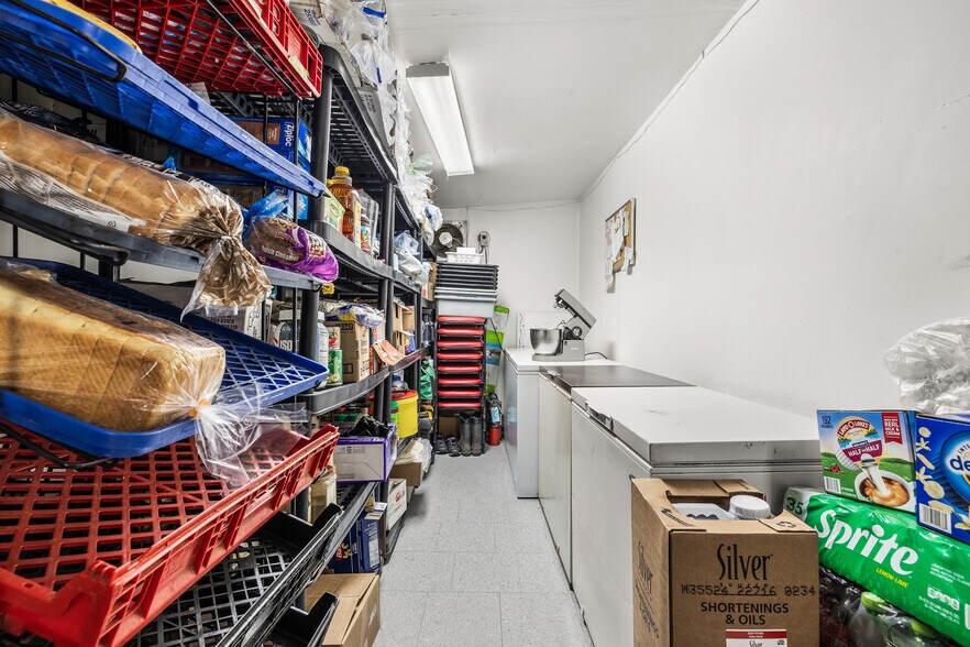 More Photos Of 6569 Cameron Ave, Vesper Restaurant For Sale