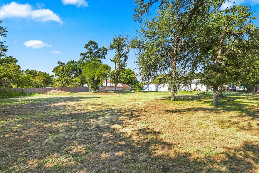 More Photos Of 3508 Shawnee Trl, Fort Worth General Retail For Sale