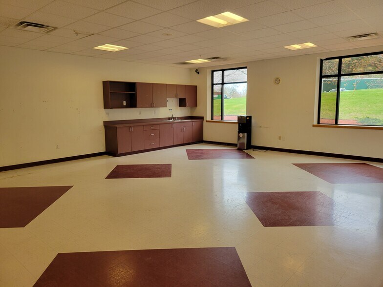 More Photos Of 33 Constitution Dr, Hudson Warehouse For Sale