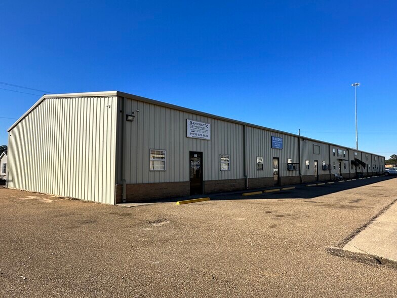 More Photos Of 4103 Kramer Ln, Texarkana Warehouse For Lease