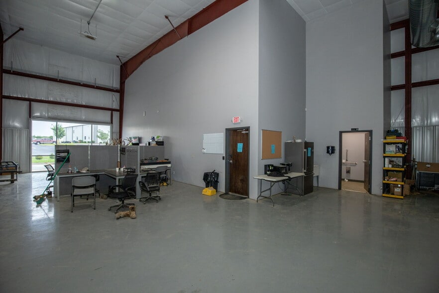 More Photos Of 311 Corporate Dr, Shelbyville Warehouse For Sale