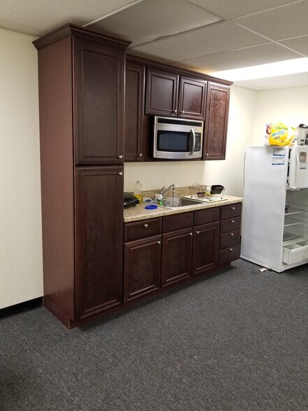 More Photos Of 300 E Brazos St, Freeport Warehouse For Sale