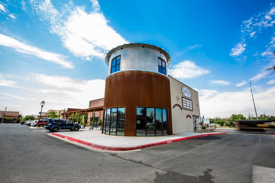 More Photos Of 145 W Sunset Rd, El Paso Unknown For Lease