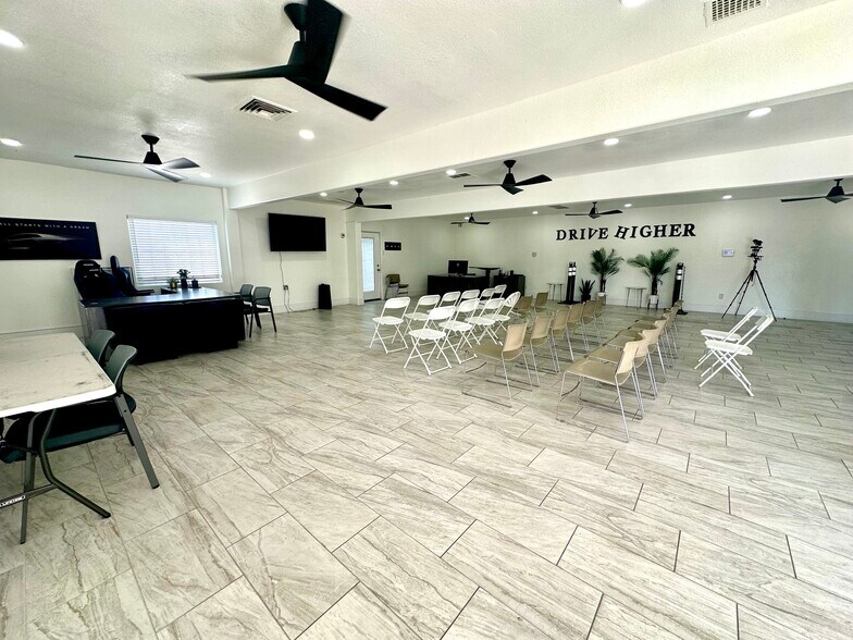 More Photos Of 4023-4033 N 19th Ave, Phoenix Storefront Retail Office For Sale