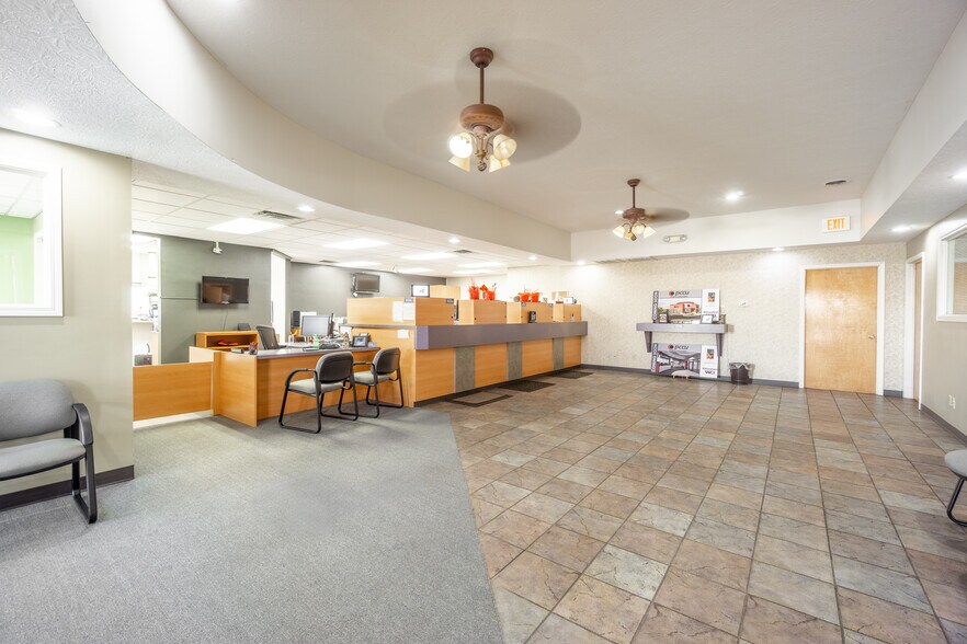 More Photos Of 2306 S Memorial Dr, New Castle General Retail For Lease