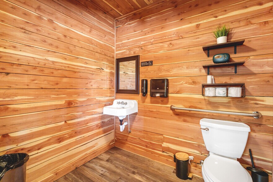 More Photos Of 112 Wilderness Rd, Mammoth Cave General Retail For Sale