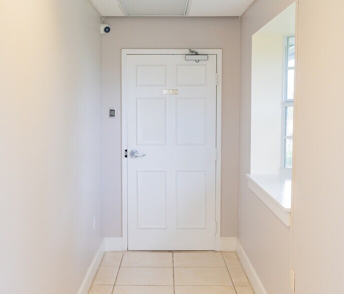 More Photos Of 1732 NE 26th St, Wilton Manors Office For Lease